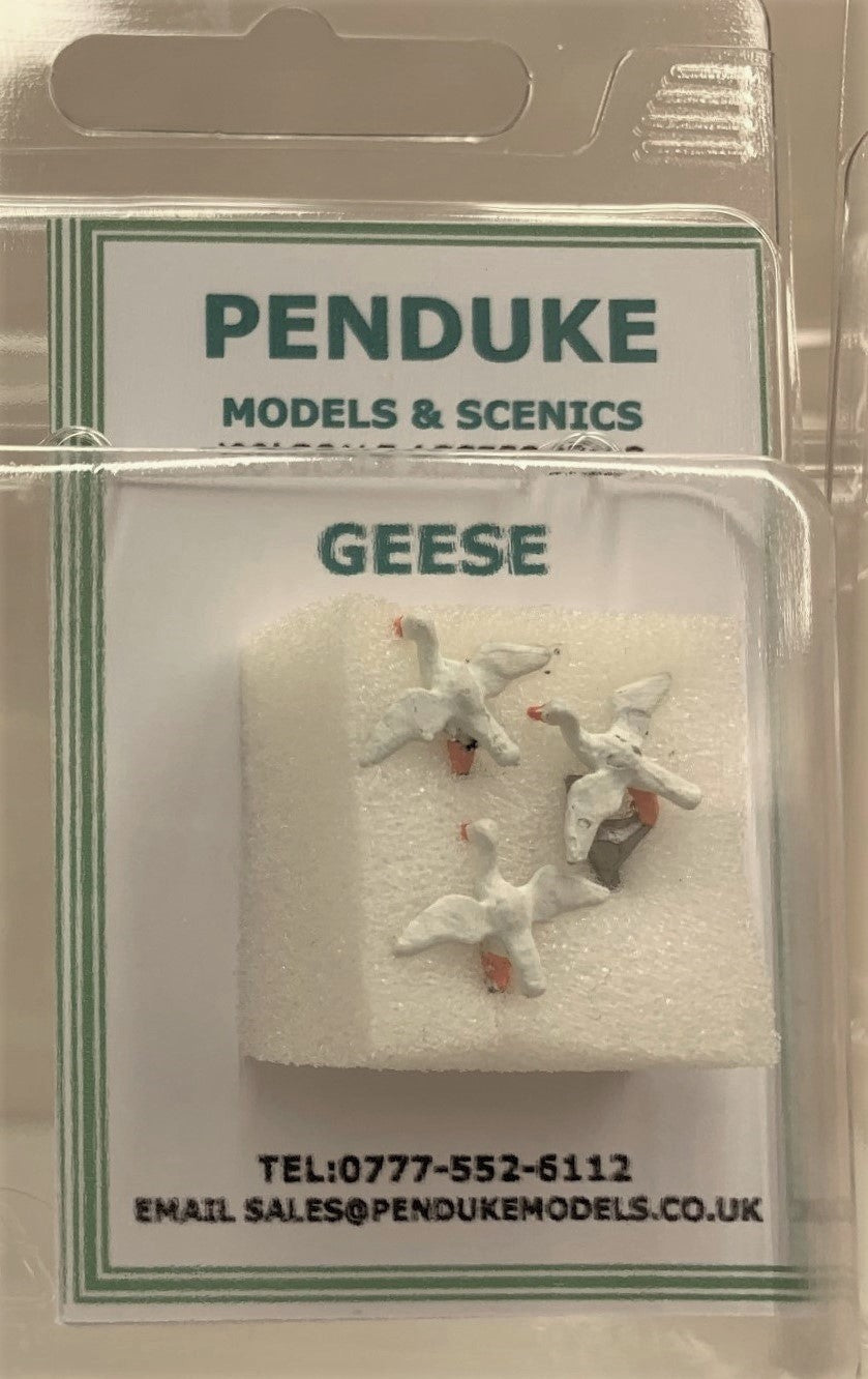 GEESE FLYING X 3  00 SCALE
