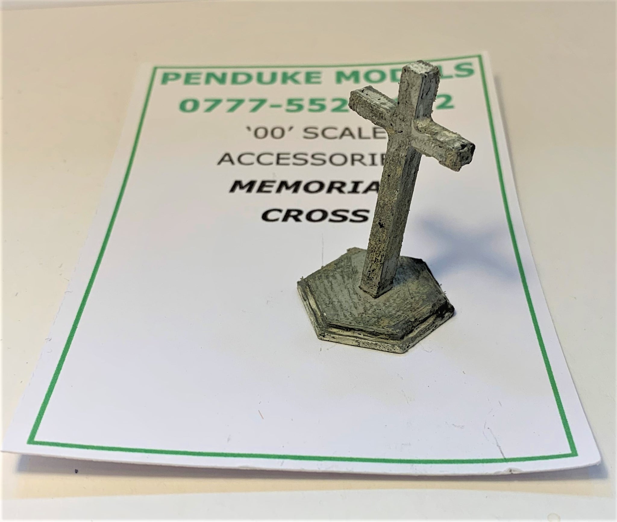 OLD MEMORIAL CROSS   OO GAUGE