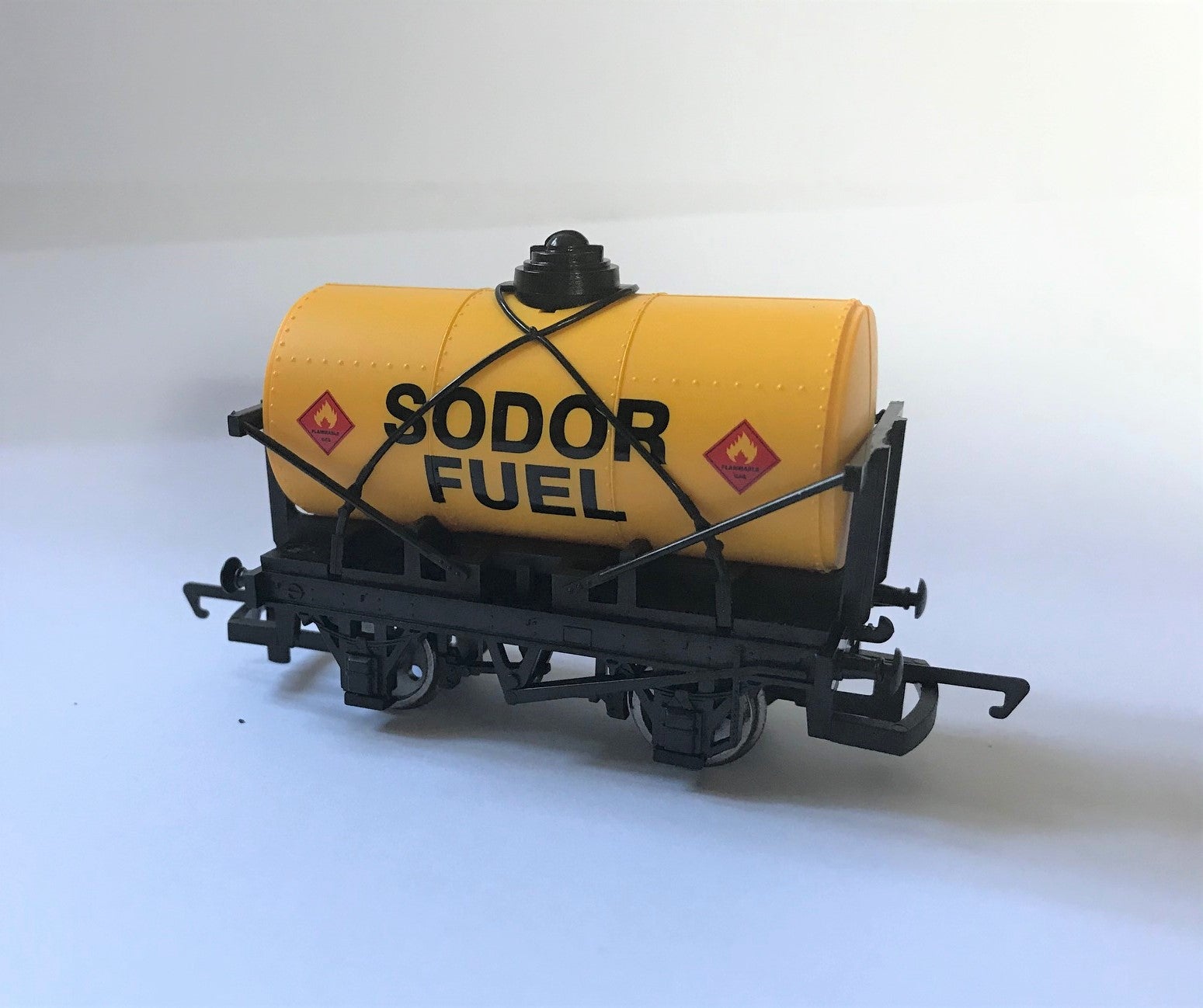 HORNBY THOMAS TANK WAGON  'FUEL TANKER' OO SCALE