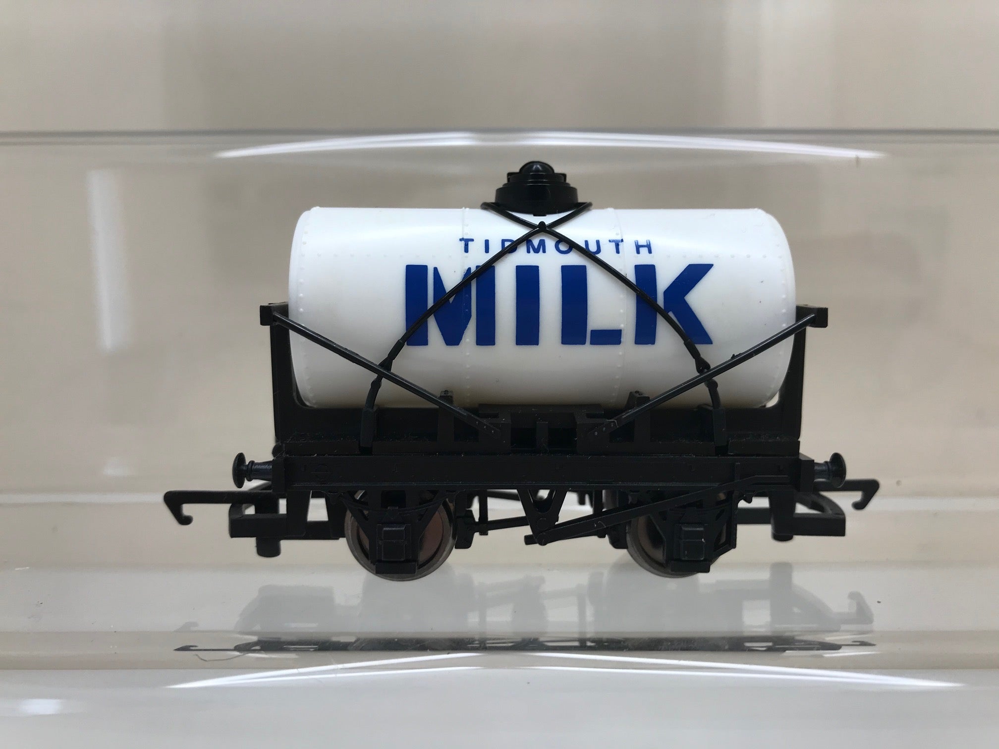 HORNBY THOMAS TANK WAGON  'MILK WAGON' OO SCALE