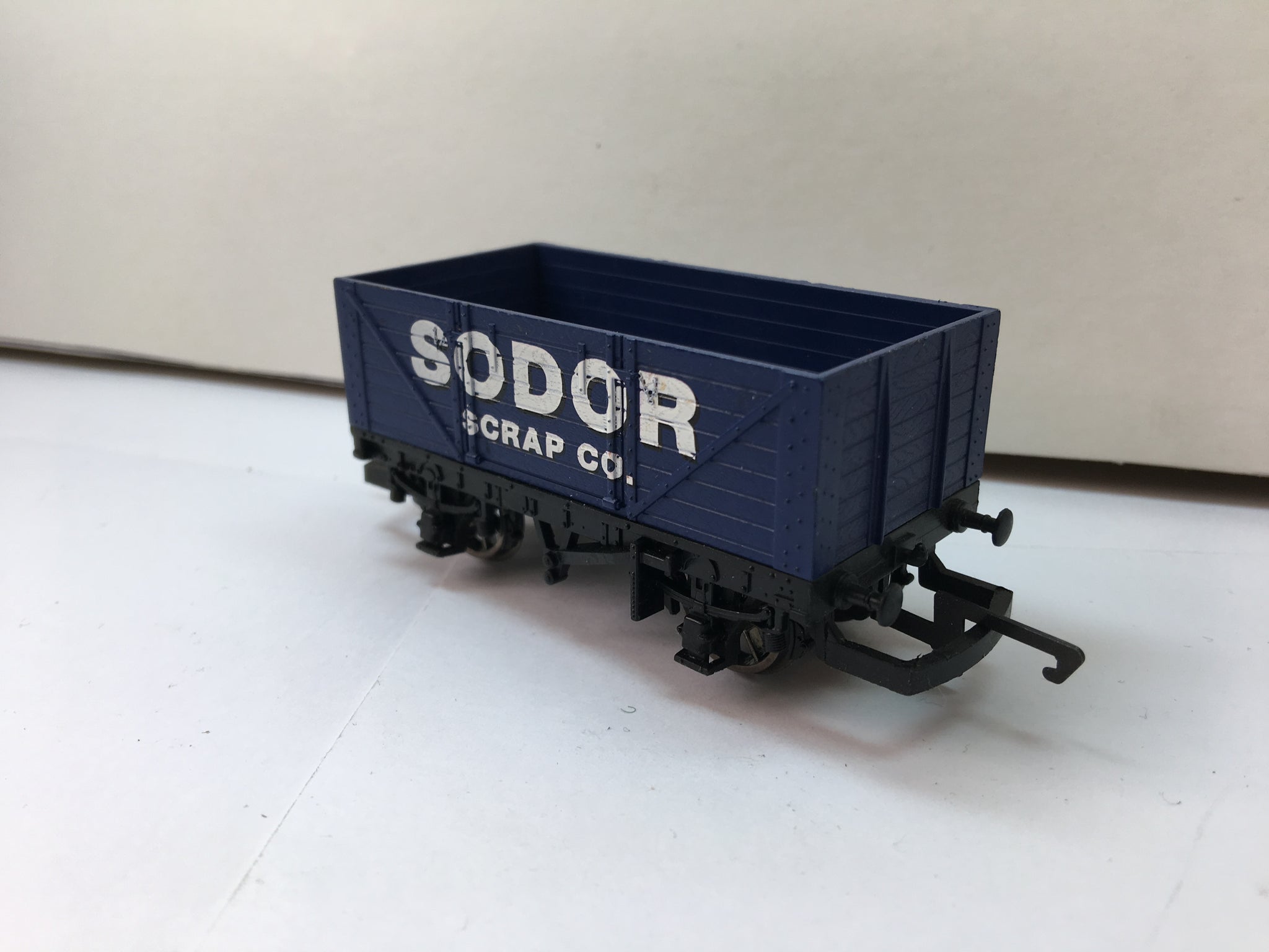 HORNBY THOMAS TANK WAGON  'SODOR  SCRAP CO' OO SCALE